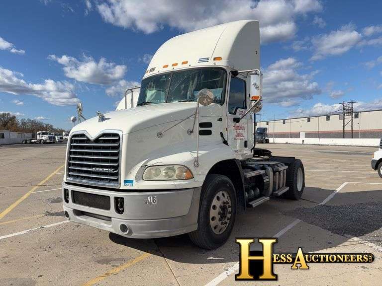 2015  MACK  CXU612  T/A DAYCAB