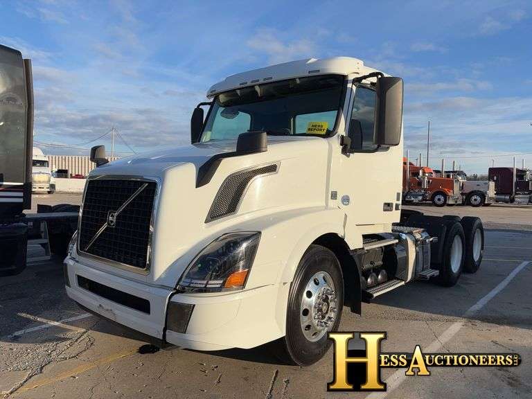 2016  VOLVO  VNL64T300  T/A DAYCAB