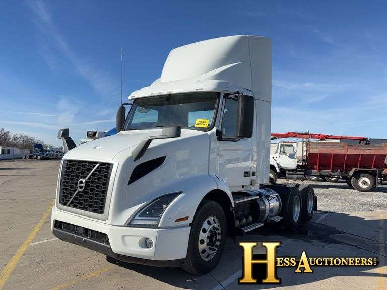 2019  VOLVO  VNR  T/A DAYCAB