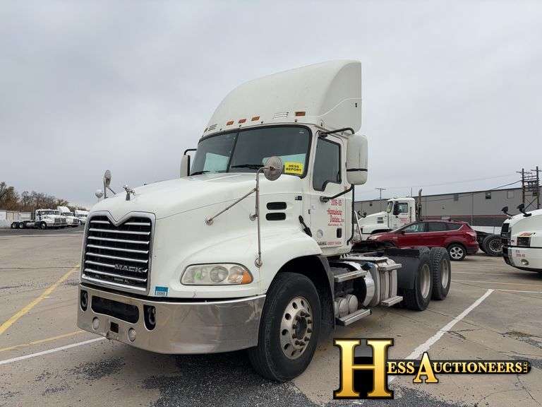 2016  MACK  CXU613  T/A DAYCAB