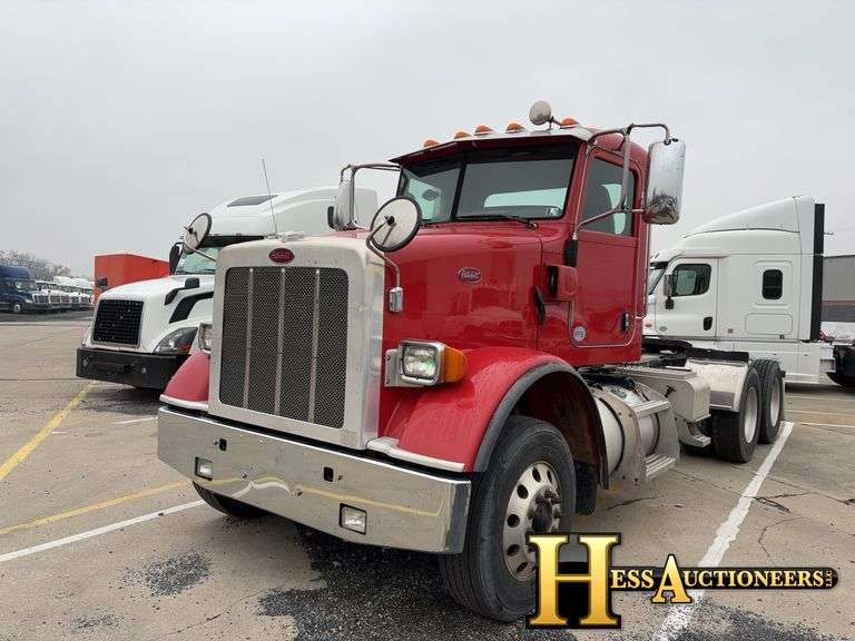 2017  PETERBILT  365  T/A DAYCAB