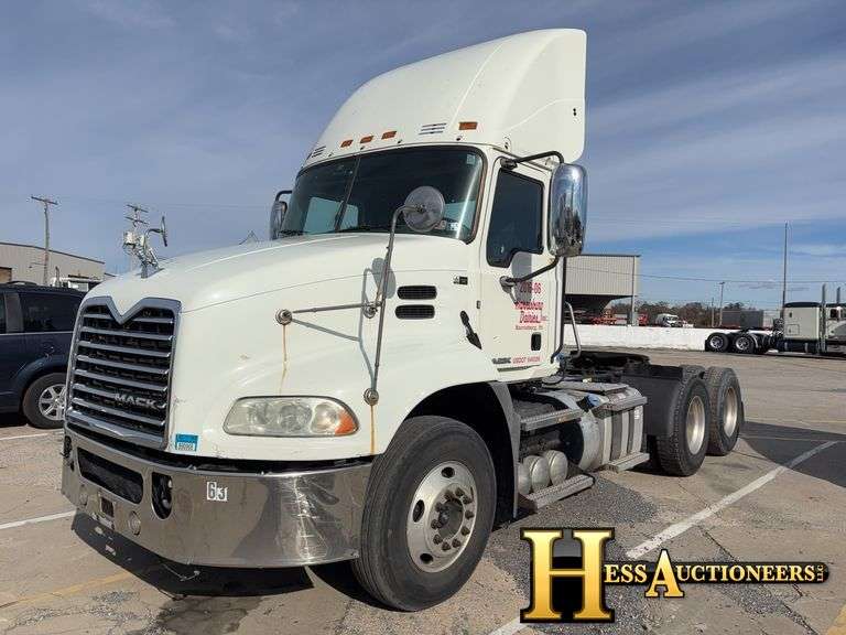 2016  MACK  CXU613  T/A DAYCAB