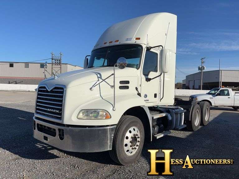 2018  MACK  CXU613  T/A DAYCAB