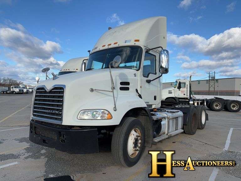 2014  MACK  CXU613  T/A DAYCAB