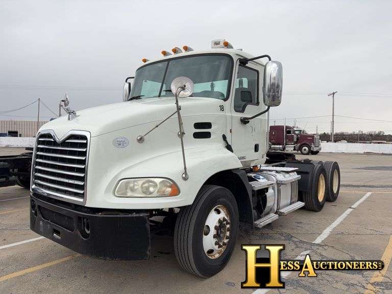 2014  MACK  CXU613  T/A DAYCAB