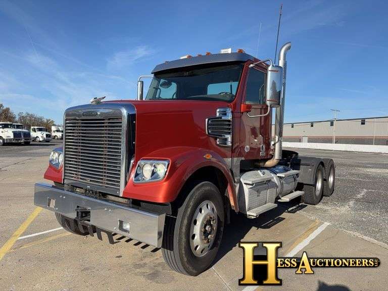 2019  FREIGHTLINER  122SD  T/A DAYCAB