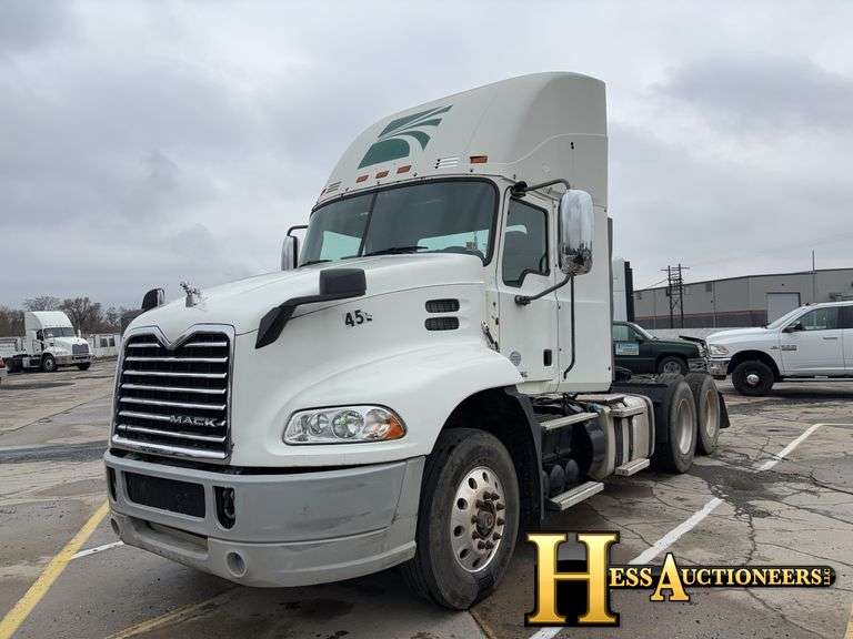 2015  MACK  T/A DAYCAB