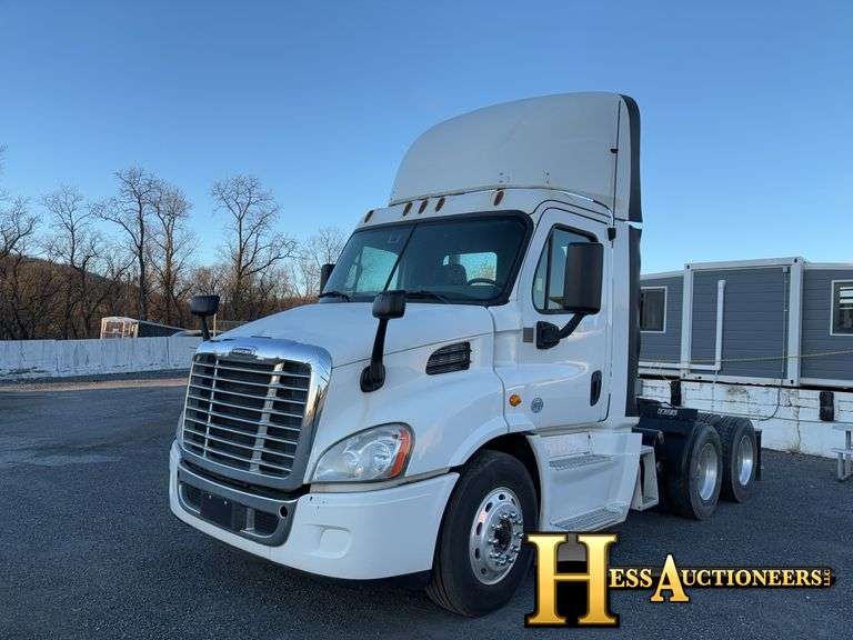 2016  FREIGHTLINER  CASCADIA  T/A DAYCAB