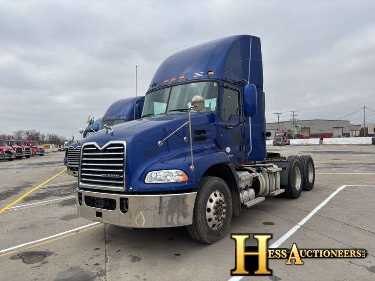 2014  MACK  CXU613  T/A DAYCAB