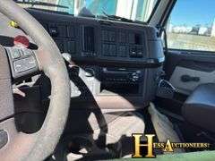 2016  VOLVO  T/A DAYCAB, NON-RUNNER