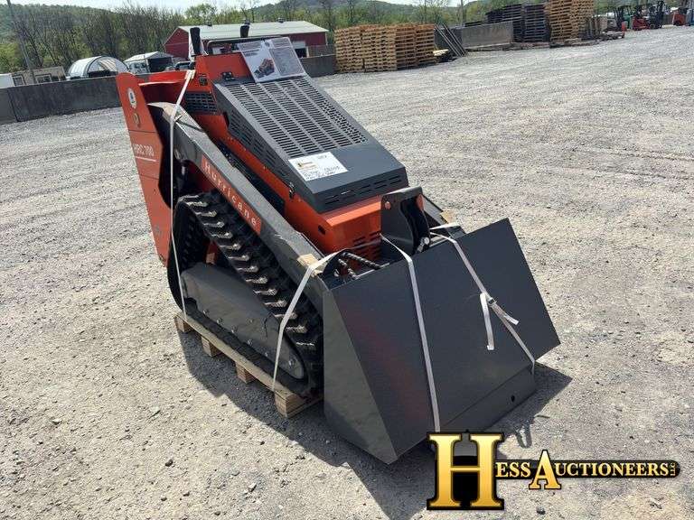 HURRICANE  HRC700  MINI COMPACT TRACK LOADER