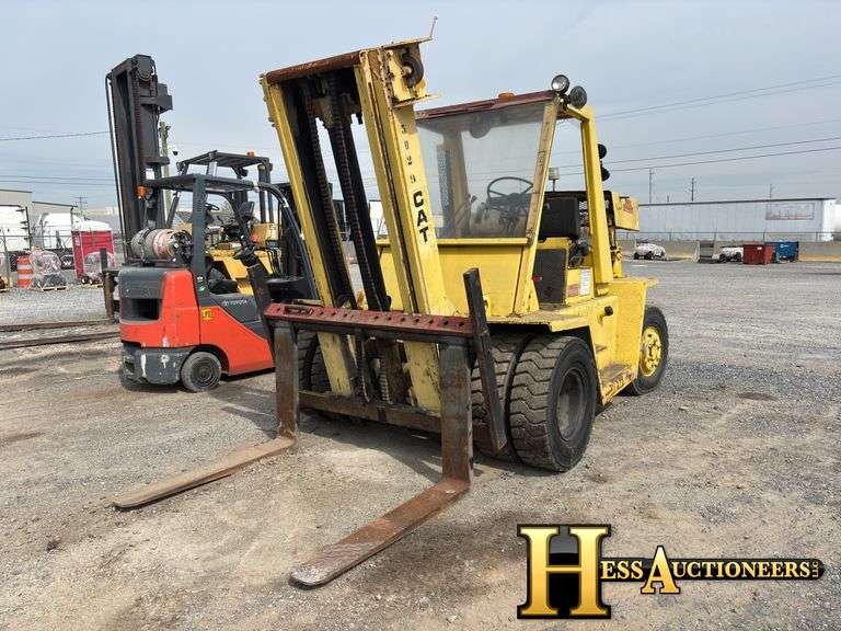 CAT  V120  FORKLIFT