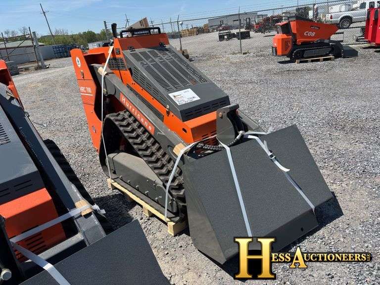 HURRICANE  HRC700  MINI COMPACT TRACK LOADER