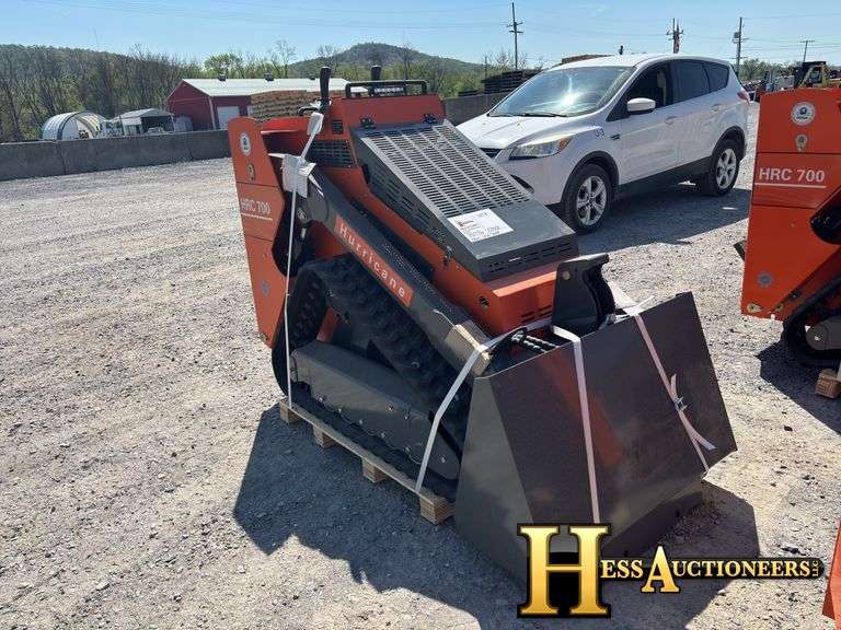 HURRICANE  HRC700  MINI COMPACT TRACK LOADER