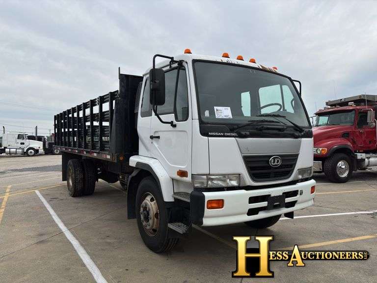 2007  UD  STAKE BODY TRUCK