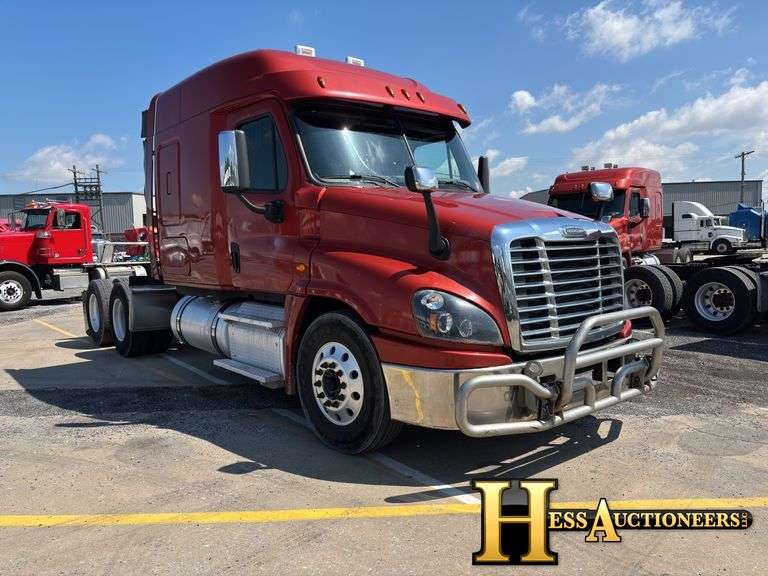 2017  FREIGHTLINER  CASCADIA  T/A SLEEPER