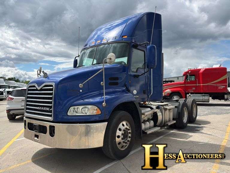 2015  MACK  CXU613  T/A DAYCAB