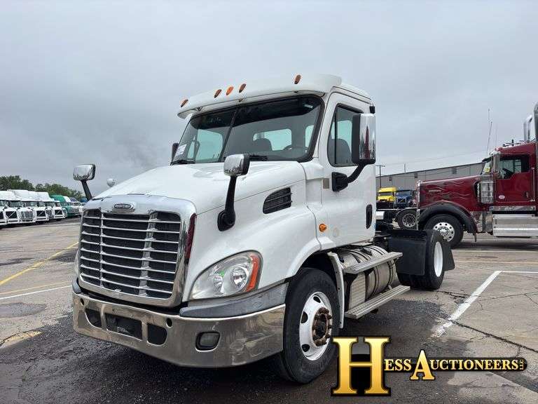 2014  FREIGHTLINER  CA113DC  S/A DAYCAB