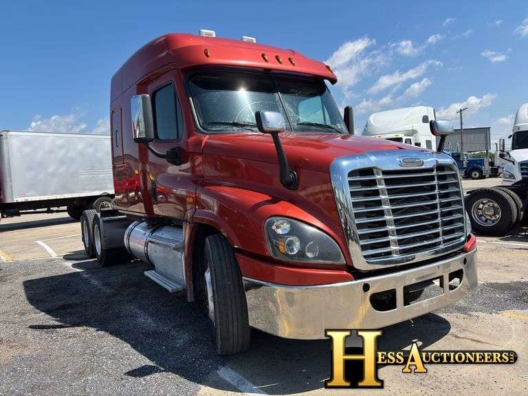 2015  FREIGHTLINER  CASCADIA  T/A SLEEPER