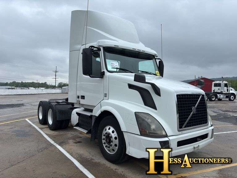 2016  VOLVO  VNL  T/A DAYCAB