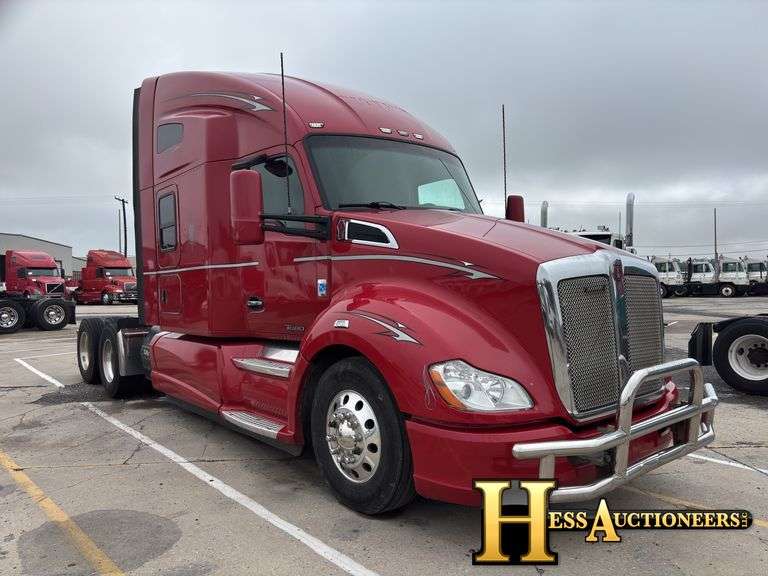 2015  KENWORTH  T680  T/A 6x2 SLEEPER