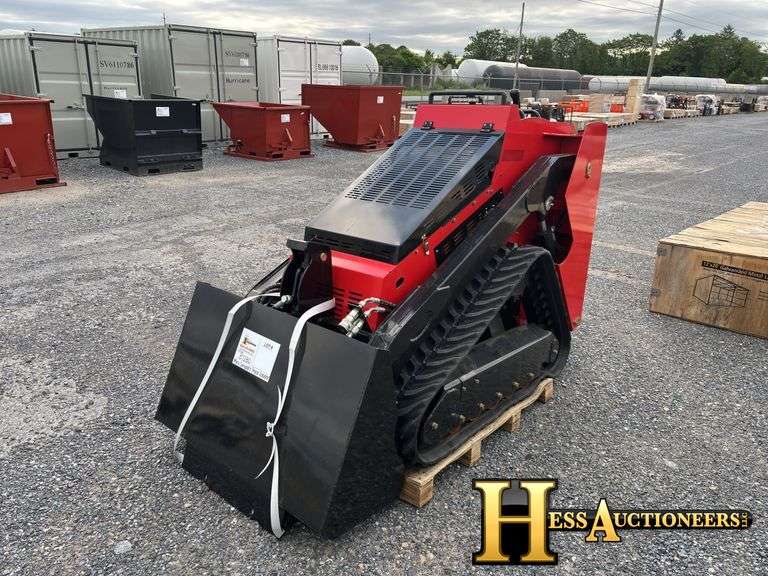 MINI COMPACT TRACK LOADER