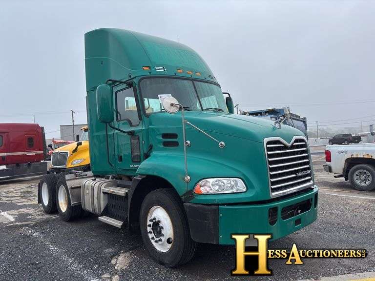 2016  MACK  CXU613  T/A DAYCAB