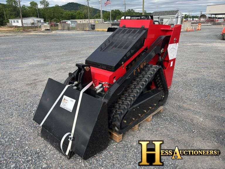 MINI COMPACT TRACK LOADER