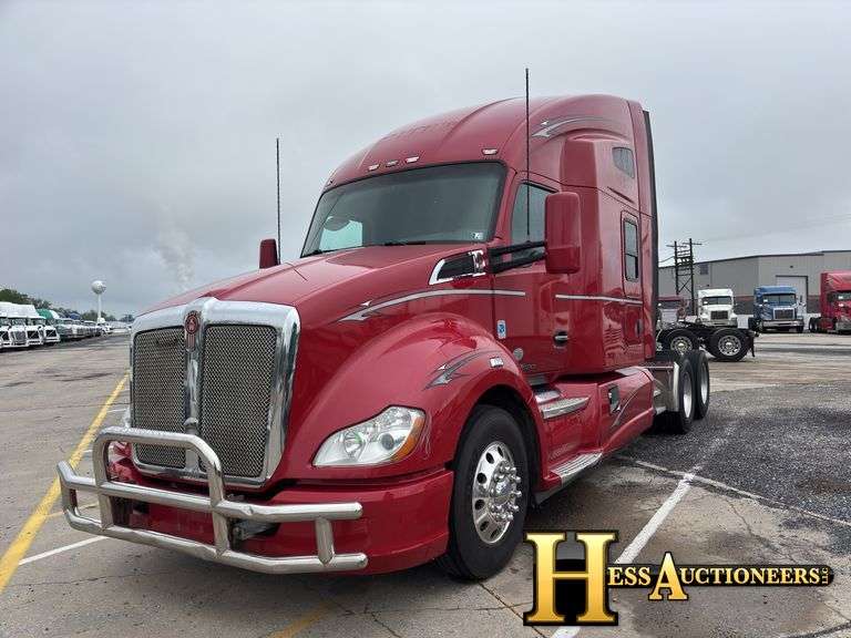 2015  KENWORTH  T680  T/A 6x2 SLEEPER