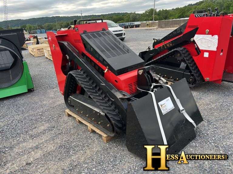 MINI COMPACT TRACK LOADER