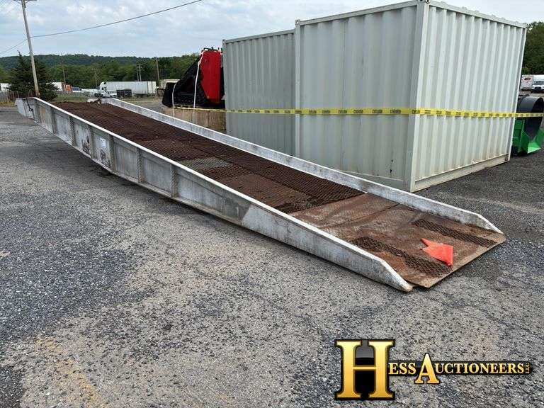 ROLLING MOBILE YARD RAMP