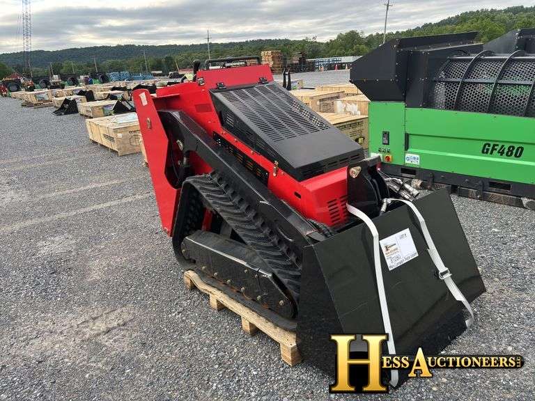 MINI COMPACT TRACK LOADER