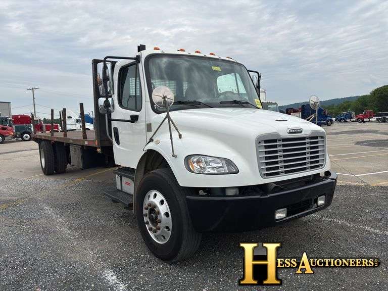 2018  FREIGHTLINER  M2  FLATBED TRUCK