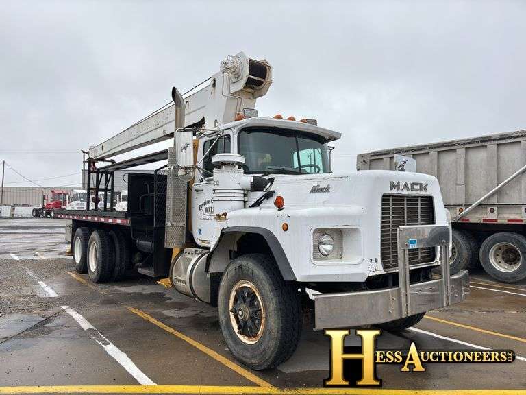 1991  MACK  RB688S  BOOM CRANE TRUCK