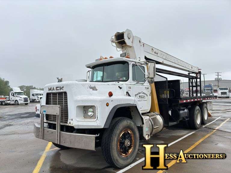 1991  MACK  RB688S  BOOM CRANE TRUCK