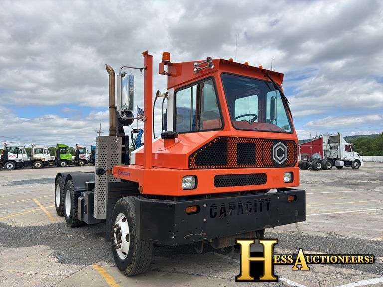 2017  CAPACITY  TJ6500  YARD JOCKEY