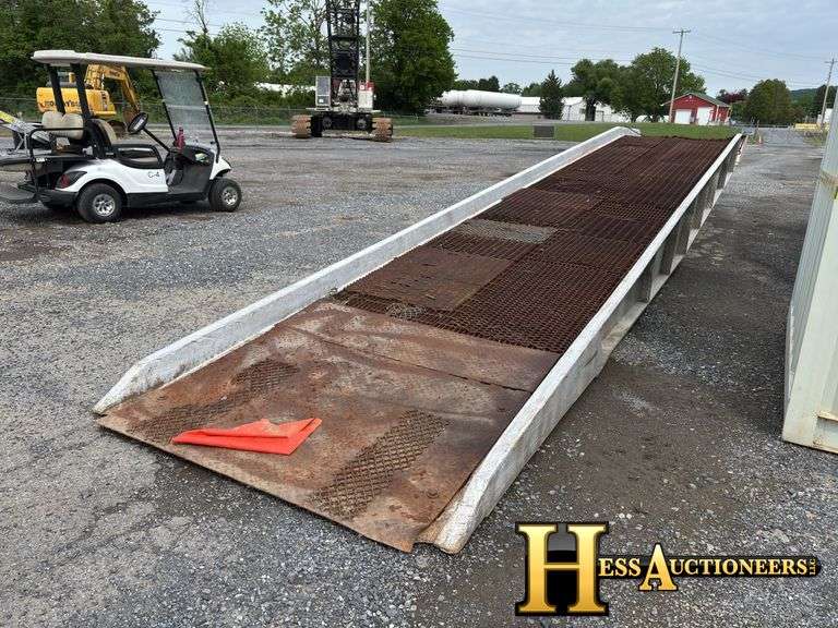 ROLLING MOBILE YARD RAMP
