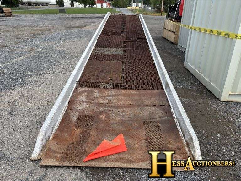 ROLLING MOBILE YARD RAMP