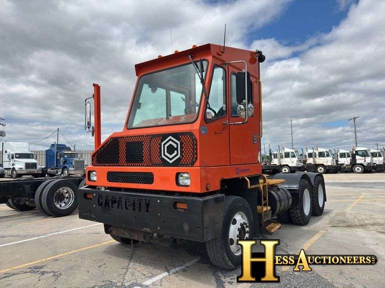 2017  CAPACITY  TJ6500  YARD JOCKEY