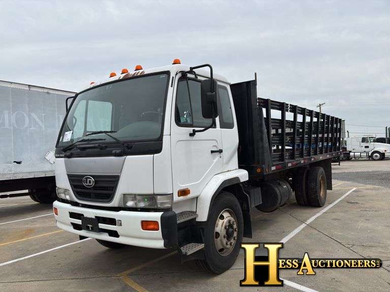 2007  UD  STAKE BODY TRUCK