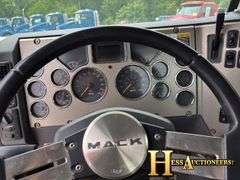 2009  MACK  CXU613  T/A DAYCAB