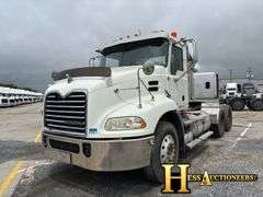 2009  MACK  CXU613  T/A DAYCAB