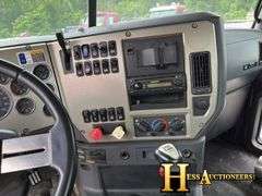2009  MACK  CXU613  T/A DAYCAB