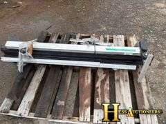 HITACHI  UU610   WORK BENCH
