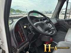 2018  FREIGHTLINER  M2  FLATBED TRUCK