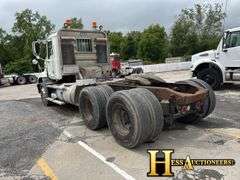 2009  MACK  CXU613  T/A DAYCAB