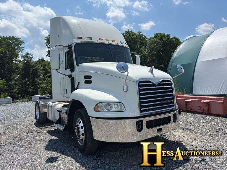 2013  MACK  CXU612  S/A DAYCAB
