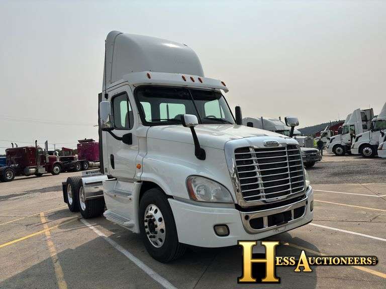 2013  FREIGHTLINER  CASCADIA  T/A DAYCAB