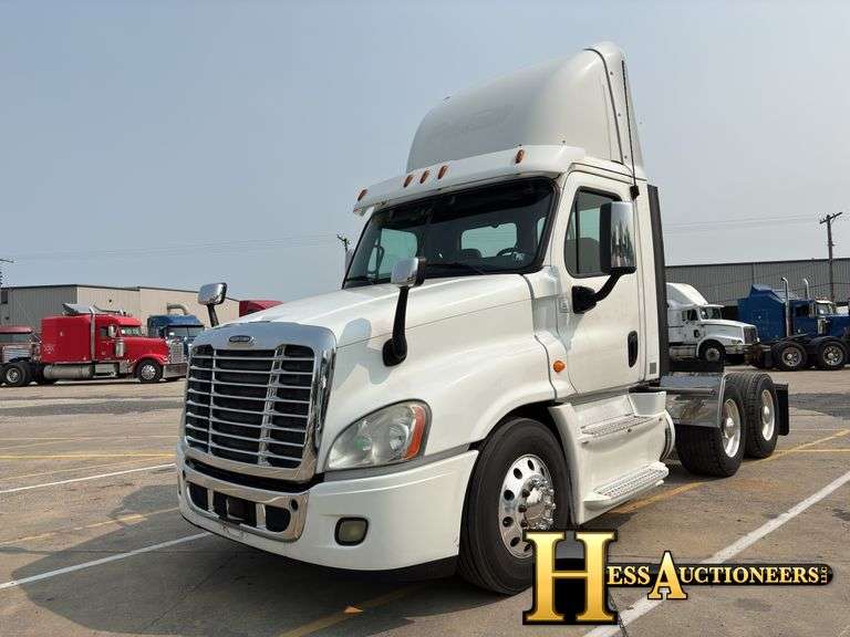 2013  FREIGHTLINER  CASCADIA  T/A DAYCAB