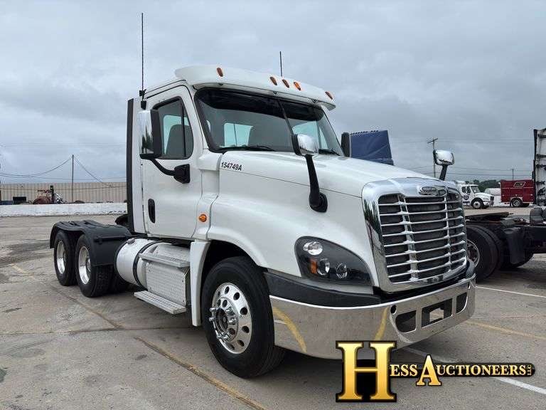 2015  FREIGHTLINER  CASCADIA  T/A DAYCAB